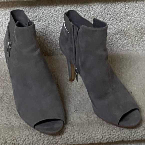 MARC FISHER SHOES/MARC FISHER ANKLE HEEL BOOTS/ SERINITY/GRAY/SIZE 7.5 M/EUC - Picture 6 of 6
